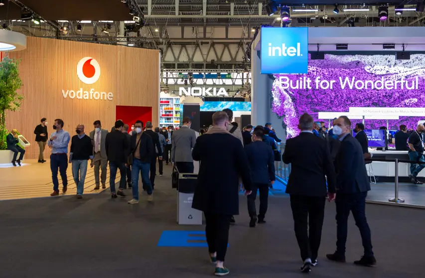 28 February 2022, Spain, Barcelona: A view of a hall at the Mobile World Congress mobile communications trade fair. This year's fair is the first major edition of the most important industry gathering in three years in view of the Corona crisis. The organizers expect 40,000 to 60,000 visitors. Photo: Andrej Sokolow/dpa.