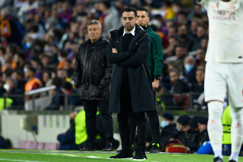 10 March 2022, Spain, Barcelona: Barcelona manager Xavi Hernandez stands on the touchline during the UEFA Europa League round of 16 first leg soccer match between FC Barcelona and Galatasaray SK at Camp Nou. Photo: Gerard Franco/DAX via ZUMA Press Wire/dpa.