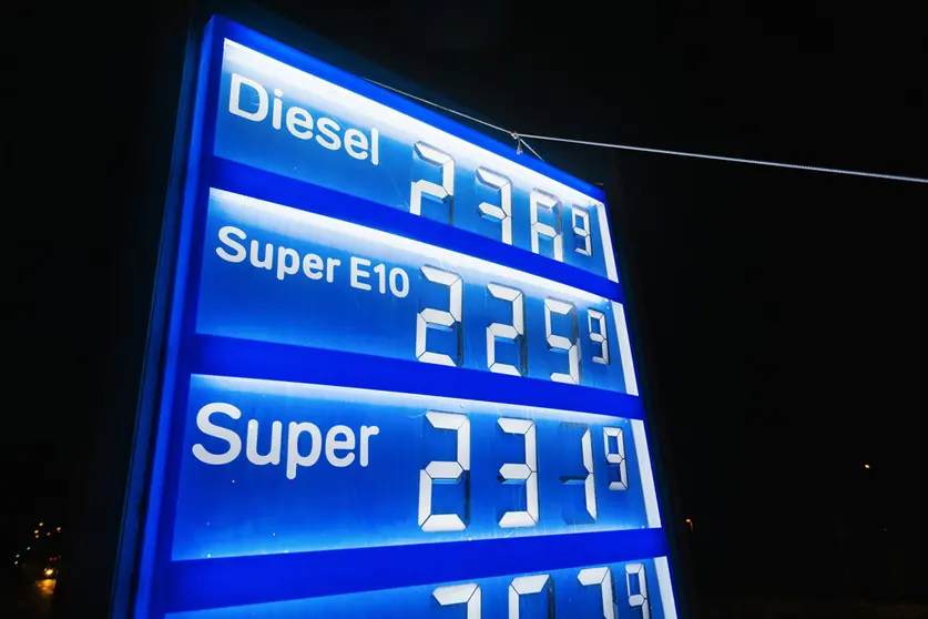 11 March 2022, Baden-Wuerttemberg, Freiburg im Breisgau: A board displays the prices for different types of fuel at a gas station. Fuel prices are at a record high due to the war in Ukraine. Photo: Philipp von Ditfurth/dpa.