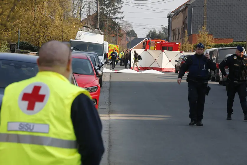 20 March 2022, Belgium, Strepy-Bracquegnie: Policemen and paramedics work at the accident site where a car drove into a Carnival gathering in the Belgian town of Strepy-Bracquegnie. Four people were killed and 12 people were seriously injured and about twenty slightly. Photo: Nicolas Maeterlinck/BELGA/dpa.