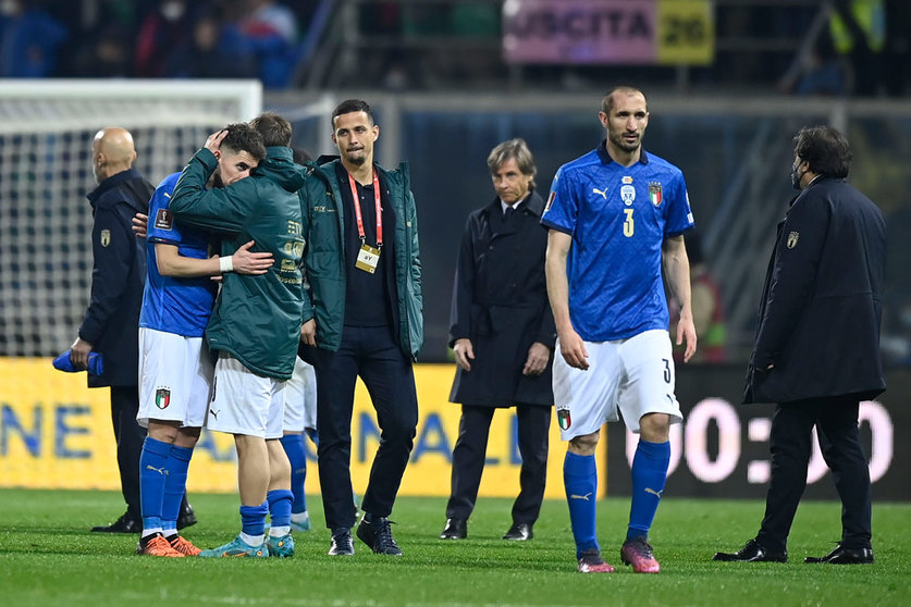 24 March 2022, Italy, Palermo: Italy players look dejected after the FIFA World Cup Qualifiers semi final soccer match between Italy and North Macedonia at Stadio Renzo Barbera. Photo: Fabio Ferrari/LaPresse via ZUMA Press/dpa.