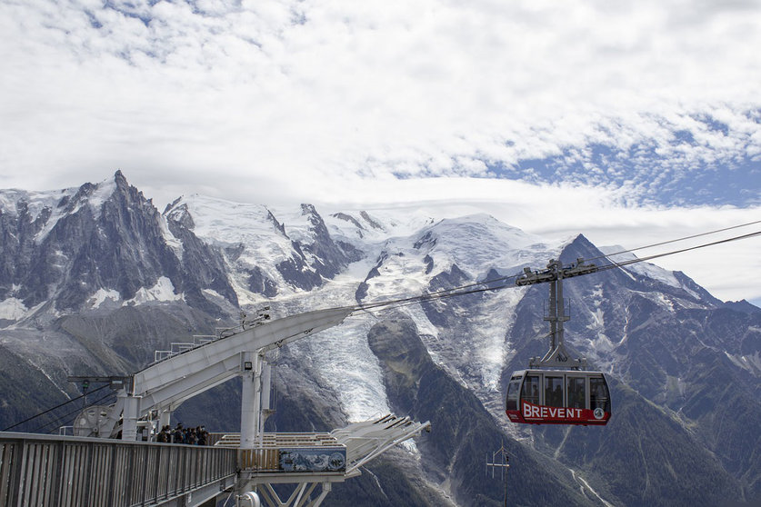 A general view of a mountain cable car on Mont Blanc. Photo: Pixabay.