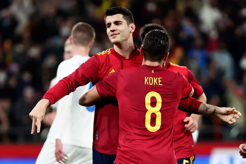 29/03/2022. Alvaro Morata celebrates scoring with teammate Koke during the match against Iceland at Riazor stadium in La Coruna. Photo: @SeFutbol/RFEF/Twitter.