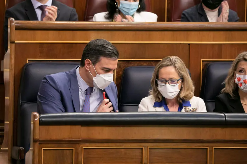 23/03/2022. Prime Minister Pedro Sanchez and the Minister of Economic Affairs Nadia Calvino, in the lower house of Parliament (Congress of Deputies). Photo: Photo: Eva Ercolanese/PSOE.