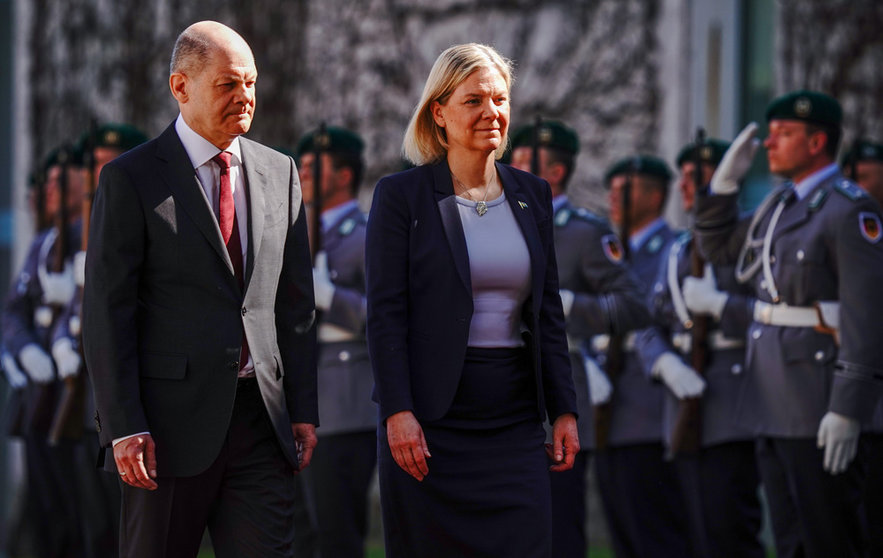 28 March 2022, Berlin: German Chancellor Olaf Scholz receives Swedish Prime Minister Magdalena Andersson, with military honors in front of the Federal Chancellery in Berlin. Photo: Kay Nietfeld/dpa.