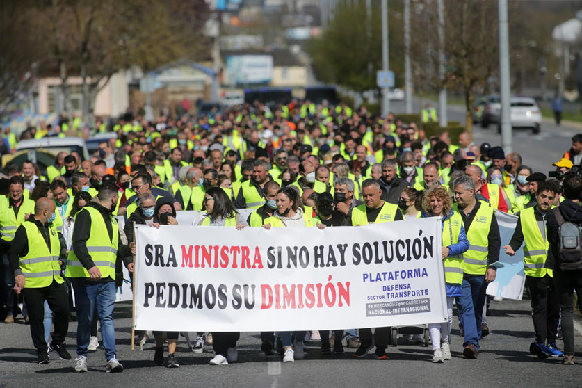 24 March 2022, Spain, Lugo: Transport workers take part in a demonstration calling for the resignation of the Spanish Minister of Transport on the 11th day of the national strike of transporters. Photo: Carlos Castro/EUROPA PRESS/dpa.