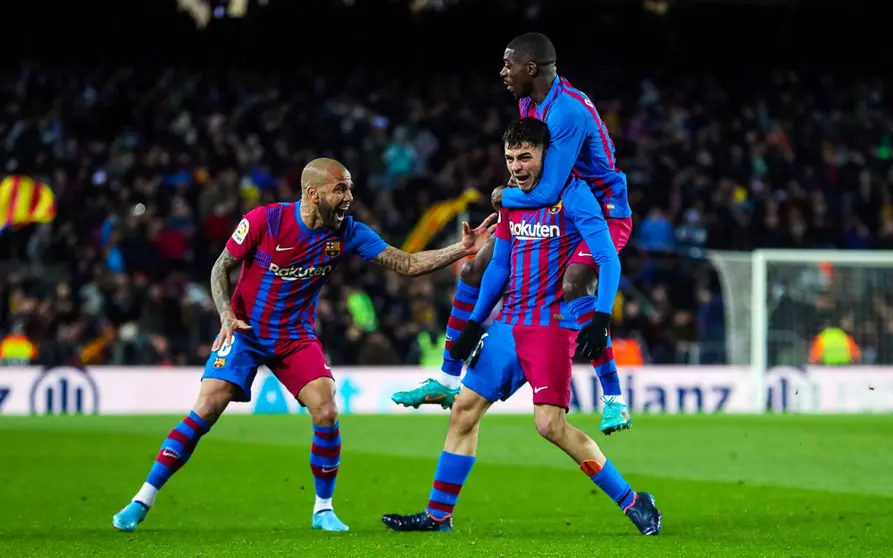 03/04/2022 Barcelona's Pedri (C) celebrates scoring with teammates during the La Liga match against Sevilla at Camp Nou stadium. Photo: @FCBarcelona/Twitter.