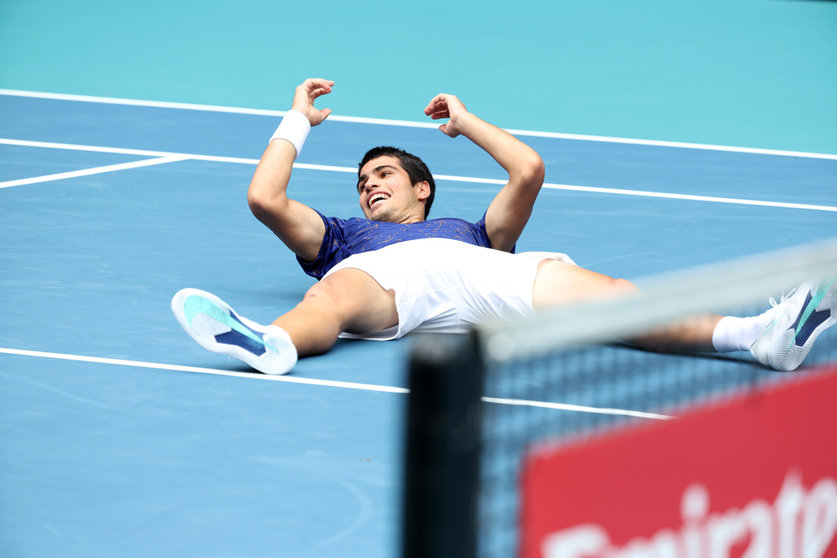 03 April 2022, US, Miami Gardens: Spanish tennis player Carlos Alcaraz celebrates after defeating Norway's Casper Ruud in their men's singles final match of the 2022 Miami Open presented by Itau at Hard Rock Stadium. Photo: -/SMG via ZUMA Press Wire/dpa.
