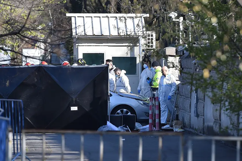 06 April 2022, Romania, Bucharest: Forensic officers work at the site where a passenger car crashed into the gate of the Russian embassy in the Romanian capital Bucharest. The driver did not survive the accident, local police said. Photo: Radu Tuta/TASR/dpa.