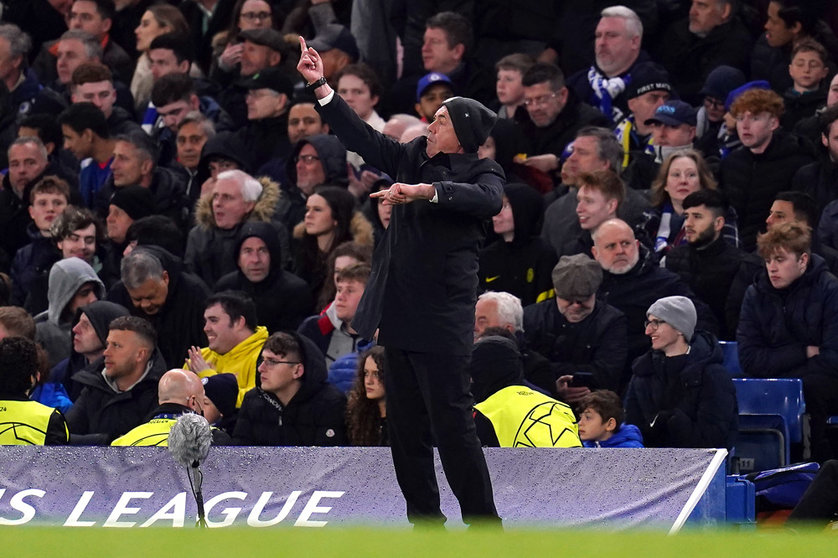 06 April 2022, United Kingdom, London: Real Madrid manager Carlo Ancelotti gestures on the touchline during the UEFA Champions League quarter-final first leg soccer match between Chelsea and Real Madrid at Stamford Bridge. Photo: John Walton/PA Wire/dpa.
