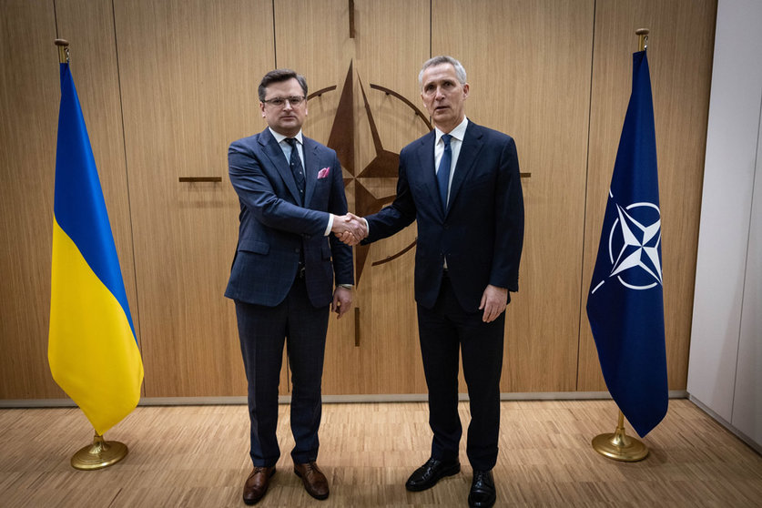 HANDOUT - 07 April 2022, Belgium, Brussels: NATO Secretary General Jens Stoltenberg (R) receives Ukrainian Foreign Minister Dmytro Kuleba prior to their meeting on the sidelines of the meetings of the NATO Ministers of Foreign Affairs. Photo: -/NATO/dpa - ATTENTION: editorial use only and only if the credit mentioned above is referenced in full.