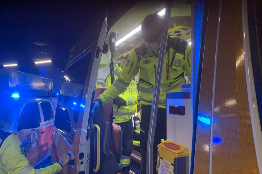 Medics of the Madrid emergency services working at the scene where the fight occurred. Photo: @EmergenciasMad/Twitter.