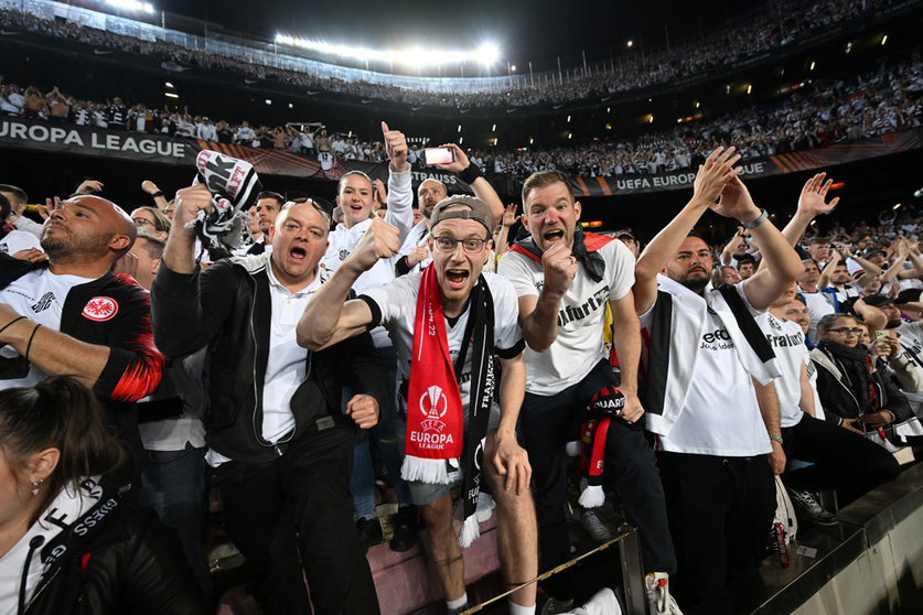 German players and fans celebrated victory after the Europa League quarter-final, match between FC Barcelona and Eintracht Frankfurt at Camp Nou Stadium. Photo: Arne Dedert/dpa.