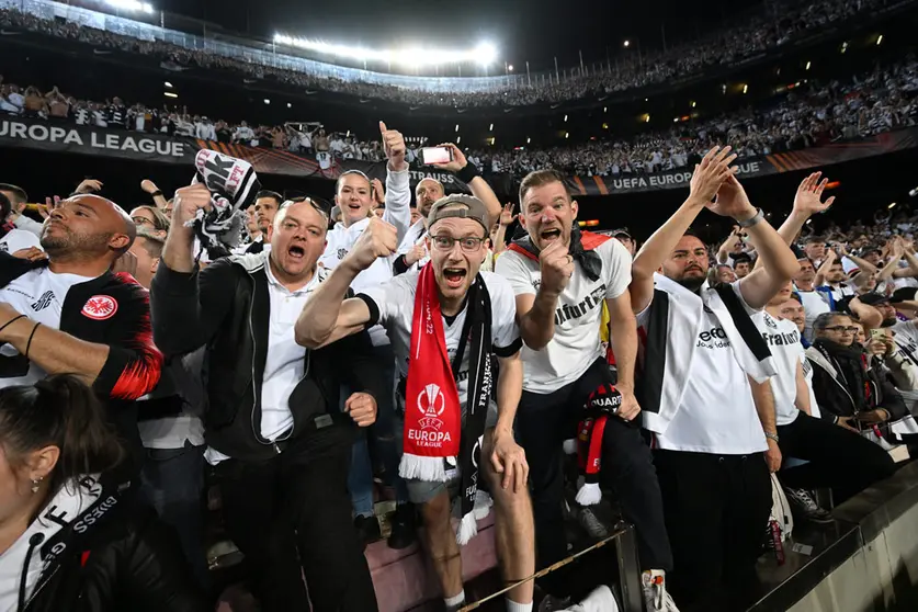 beat Barcelona Camp Nou packed with German fans