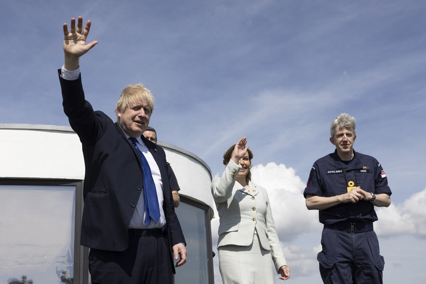 14 April 2022, United Kingdom, Kent: UK Prime Minister Boris Johnson, Dover member of parliament Natalie Elphicke and John Craig, Deputy Commander and Chief of Staff to the Commander of the UK Carrier Strike Group at Royal Navy, stand overlooking the channel in Dover. Photo: Dan Kitwood/PA Wire/dpa.