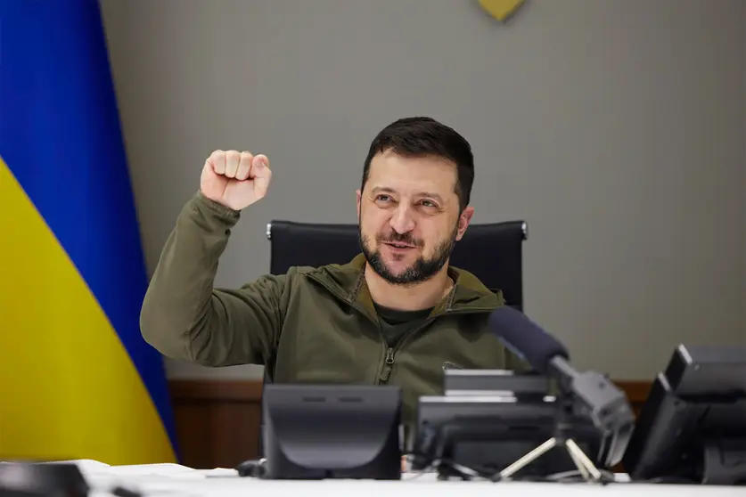 HANDOUT - 14 April 2022, Ukraine, Kiev: Ukrainian President Volodymyr Zelensky congratulates the Ukrainian athletes participating in the Invictus Games at The Hague via video conference from the situation room. Photo: -/Ukraine Presidency via Planet Pix via ZUMA Press Wire/dpa - ACHTUNG: Nur zur redaktionellen Verwendung und nur mit vollständiger Nennung des vorstehenden Credits.