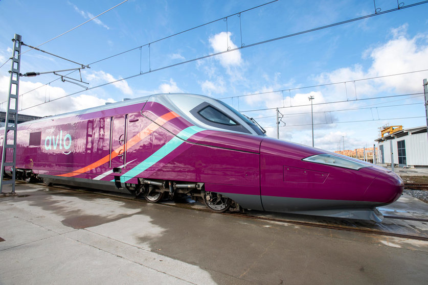 A general view of a Renfe low-cost high speed train (Avlo). Photo: Renfe.