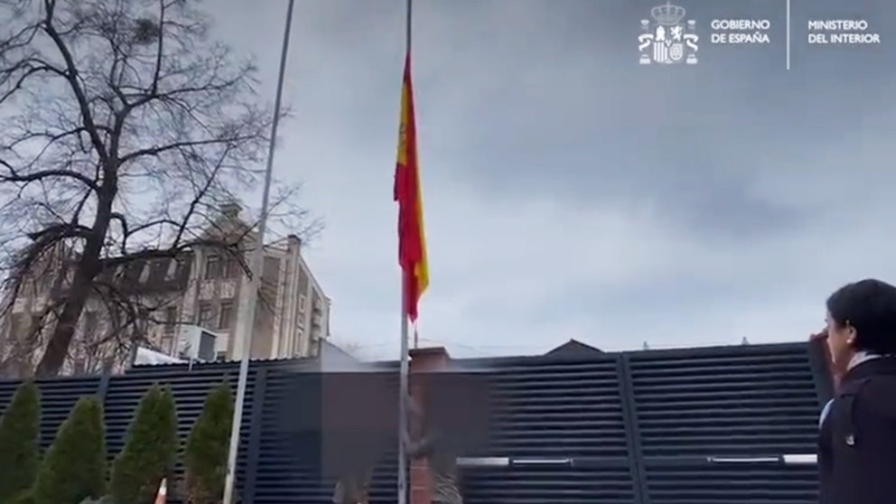 22/04/2022 Kiev (Ukraine). Members of the Special Operations Group (GEO) of the Spanish police have raised the Spanish flag at the Embassy in Kiev. Photo: Screenshot from video by @interiorgob
