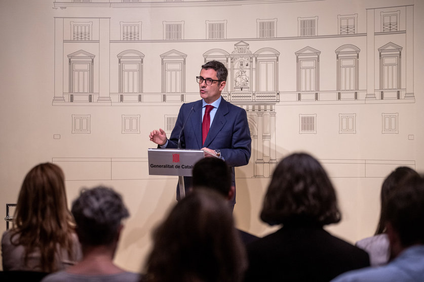 24 April 2022, Spain, Barcelona: Minister of the Presidency, Relations with the Cortes and Democratic Memory of Spain Felix Bolanos makes a statement following a meeting with his Catalan colleague Laura Vilagra. Photo: Lorena Sopêna/EUROPA PRESS/dpa.