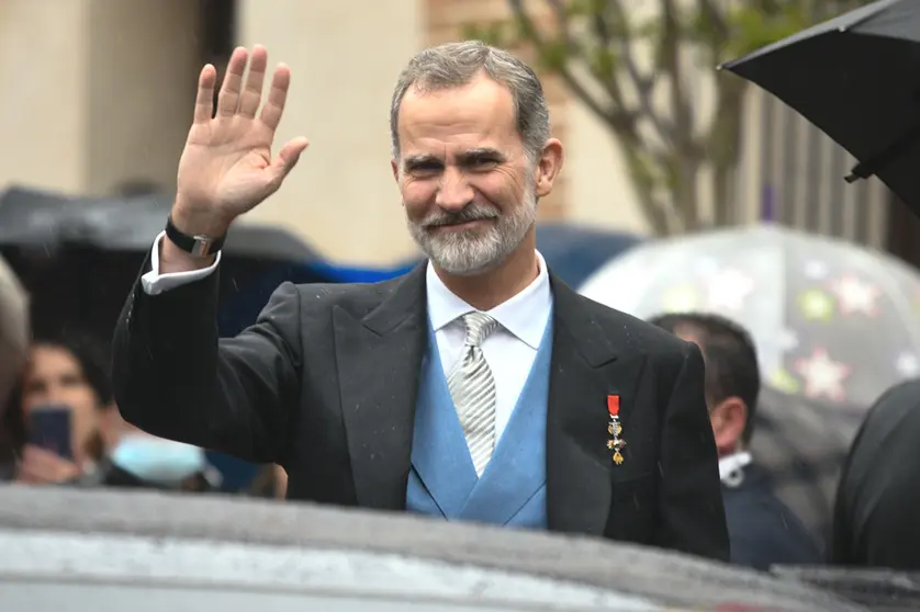 22 April 2022, Spain, AlcalA De Henares: King Felipe IV of spain leaves after the presentation of the Miguel de Cervantes 2021 Prize for Literature in the Spanish Language at the Paraninfo of the University of Alcala de Henares. Photo: José Oliva/EUROPA PRESS/dpa.