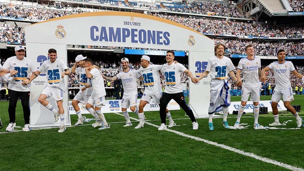04/30/2022. Real Madrid players celebrate after sealing the 2021-2022 La Liga title. Photo: @realmadrid/Twitter.