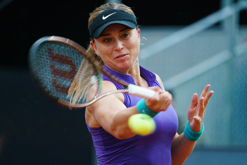 30 April 2022, Spain, Madrid: Spanish tennis player Paula Badosa in action against Romania's Simona Halep during their Women's Singles Round of 32 match in the Madrid Open Tennis tournament at La Caja Magica in Madrid. Photo: Atilano Garcia/SOPA Images via ZUMA Press Wire/dpa.