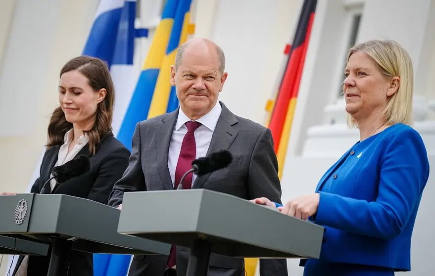 03 May 2022, Brandenburg, Meseberg: German Chancellor Olaf Scholz (C), Prime Minister of Finland Sanna Marin (L) and Prime Minister of Sweden Magdalena Andersson speak during a press conference in front of Meseberg Palace, the German government's guest house, where the federal cabinet is meeting for a two-day closed meeting. The two heads of government came to the closed meeting as guests. Photo: Kay Nietfeld/dpa.