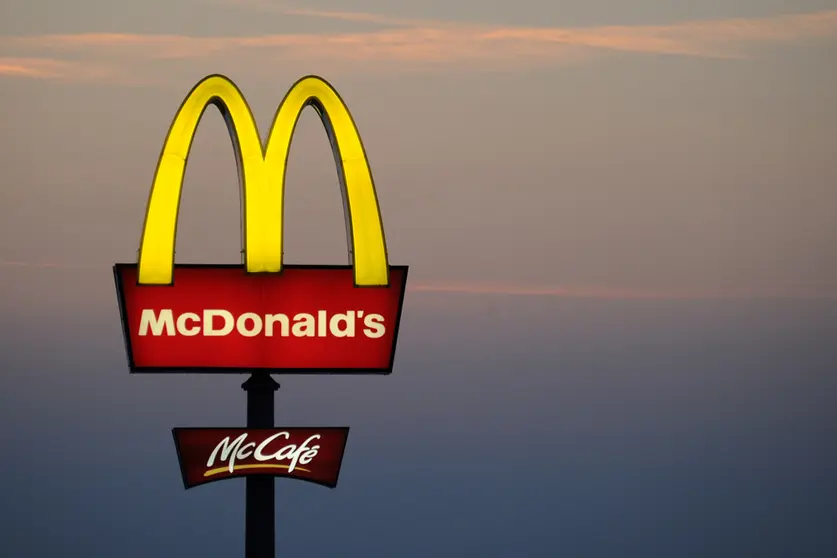 FILED - 24 July 2012, Bavaria, Sulzemoos: McDonald's logo is pictured at a branch in Sulzemoos. Photo: picture alliance / Tobias Hase/dpa.