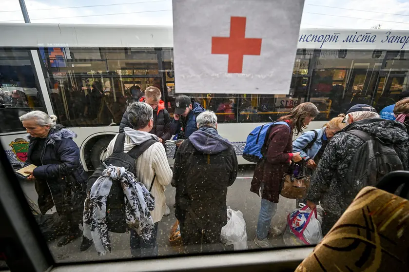 03 May 2022, Ukraine, Zaporizhzhia: A group of Mariupol residents, including Azovstal evacuees who spent almost two months in the shelter at the steelworks, arrive in Zaporizhzhia, southeastern Ukraine. Photo: -/Ukrinform/dpa.