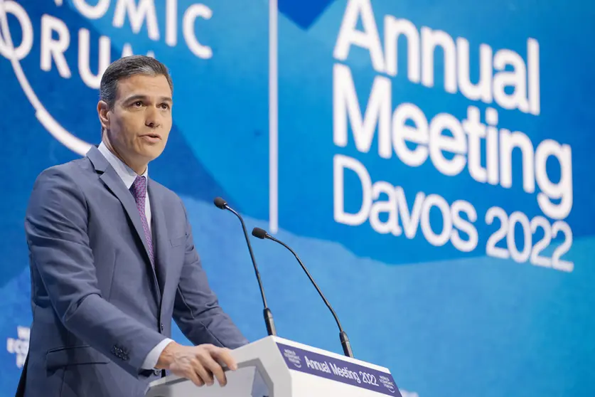 HANDOUT - 24 May 2022, Switzerland, Davos: Pedro Sanchez, Prime Minister of Spain, delivers an address at the World Economic Forum Annual Meeting in Davos-Klosters. Photo: Manuel Lopez/World Economic Forum/dpa - ATTENTION: editorial use only and only if the credit mentioned above is referenced in full.