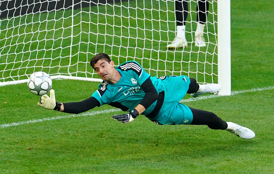 27 May 2022, France, Paris: Real Madrid goalkeeper Thibaut Courtois takes part in a training session at the Stade de France ahead of Saturday's UEFA Champions League Final soccer match against Liverpool. Photo: Adam Davy/PA Wire/dpa.