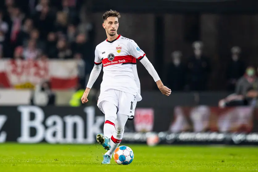 FILED - 08 April 2022, Baden-Wuerttemberg, Stuttgart: Stuttgart's Atakan Karazor in action during the German Bundesliga soccer match between VfB Stuttgart and Borussia Dortmund at Mercedes-Benz Arena. Photo: Tom Weller/dpa.