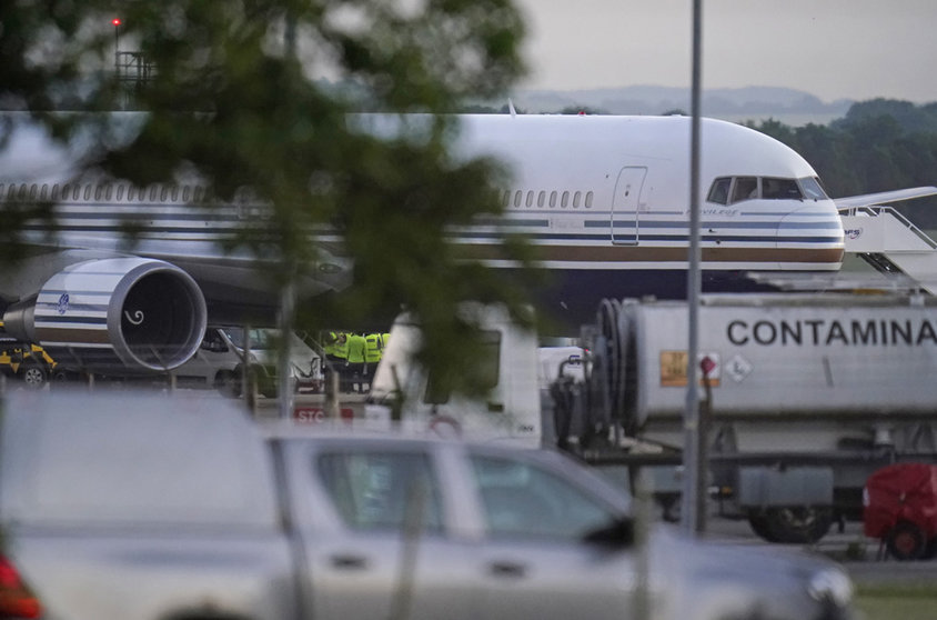 14 June 2022, United Kingdom, Amesbury: A Boeing 767 is parked at MoD Boscombe Down base, which is believed to be the plane set to take asylum seekers from the UK to Rwanda. Photo: Andrew Matthews/PA Wire/dpa.