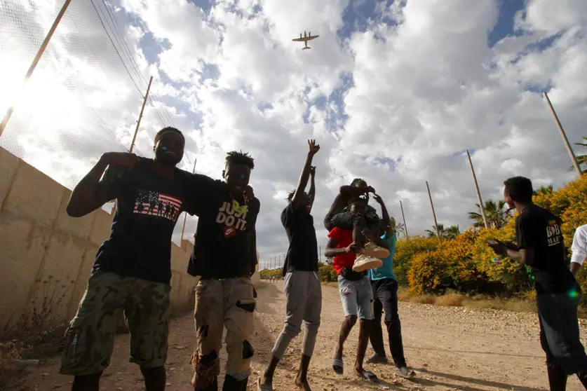 24 June 2022, Spain, Melilla: A group of migrants make their way to the Temporary Immigration Center (CETI) as they celebrate crossing the Melilla fence. Photo: Antonio Ruiz/EUROPA PRESS/dpa.