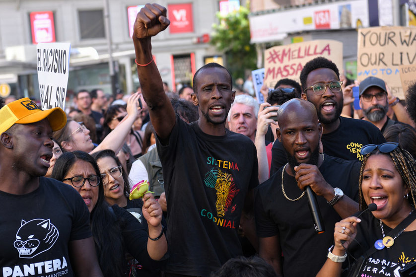26 June 2022, Spain, Madrid: People shout slogans during a demonstration called by the Madrid Anti-Racist Association against migration policies, at Plaza del Callao. Photo: Fernando Sánchez/EUROPA PRESS/dpa.