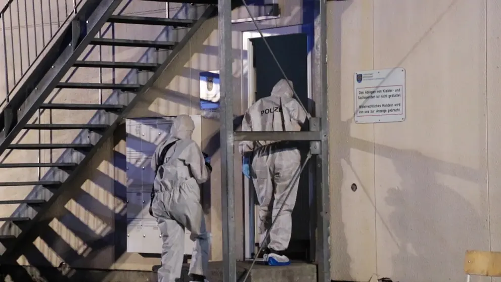 26 June 2022, Baden-Wuerttemberg, Kressbronn: Forensics work at the crime scene after a knife attack at an asylum-seeker shelter. A 31-year-old man allegedly stabbed several people, killing one man. At least five other people were injured, some seriously, in the knife attack, police said Monday. Photo: Davor Knappmeyer/Tnn/dpa.