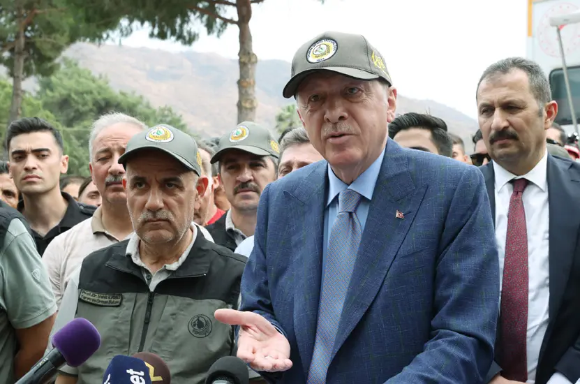 HANDOUT - 24 June 2022, Turkey, Marmaris: Turkish President Recep Tayyip Erdogan speaks with the media representatives during his visit to the fire fighting coordination centre in Marmaris. Photo: -/Turkish Presidency/dpa - ATTENTION: editorial use only and only if the credit mentioned above is referenced in full.