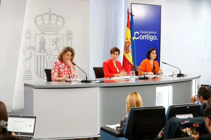 20/09/2022. (L-R) The Third Vice President of the Government and Minister for the Ecological Transition and the Demographic Challenge, Teresa Ribera, the Minister for Territorial Policy and Government Spokesperson, Isabel Rodríguez, and the Minister for Health, Carolina Darias, during the press conference after the Council of Ministers. Photo: La Moncloa.