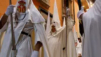 Palma (Spain): Several Nazarenes take part in the Palm Sunday procession. Palm Sunday commemorates the entry of Jesus Christ into Jerusalem, which was honoured with palm branches, and marks the start of the pre-Easter Holy Week. Photo: Clara Margais/dpa.