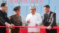 Pyongyang (North Korea): A picture provided by the North Korean state news agency (KCNA) shows North Korean leader Kim Jong-un (2nd from R) cutting the red tape during a dedication ceremony for the Songhwa District, built in eastern Pyongyang and containing 50000 new apartments, resolving the capital city's housing shortage. Photo: KCNA.