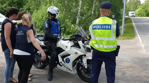 Police-by-Helsinki-police-poliisi