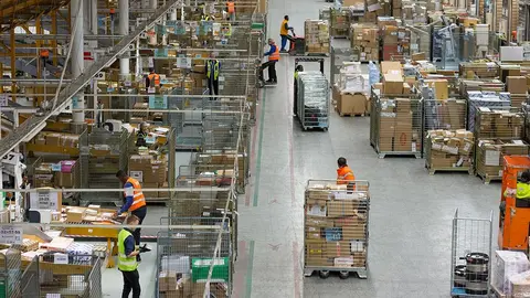 Posti-handling-workers-by-Vesa-Kippola-Posti