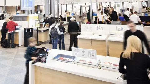 Security-control-check-airport-by-Finavia