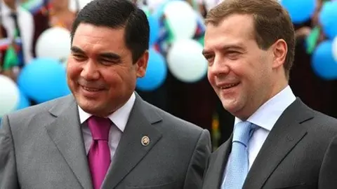 File photo showing Dimitry Medvedev (R), a close ally to Russian President Vladimir Putin who served as president between 2008 and 2012, with President of Turkmenistan Gurbanguly Berdymukhammedov. Photo: Archive of the President of Russia.