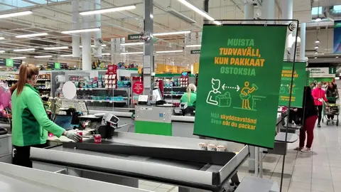 Social-distance-supermarket-Finland-Prisma by Foreigner.fi