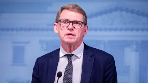 Matti-Vanhanen-Minister-of-Finance-deputy-Prime-Minister-by-Jussi-Toivanen-Vnk