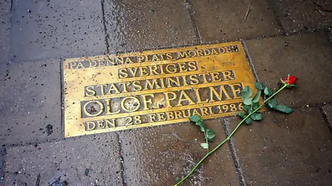 Olof-Palme-memorial-plaque-at-the-place-he-was-murdered-in-Stockholm-by-BKP