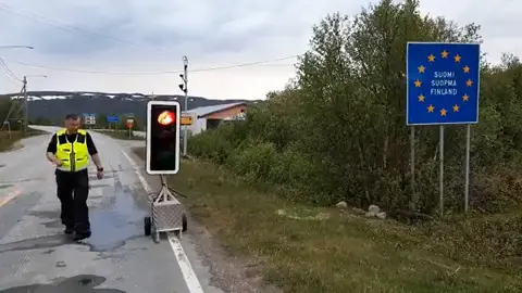 A border crossing point in the Finnish-Norwegian border. Image: screenshot from video by Lapin rajavartiosto/@lapinraja.


Border-guard-control-dismantling-video-frame-by-Lapin-rajavartiosto-@lapinraja