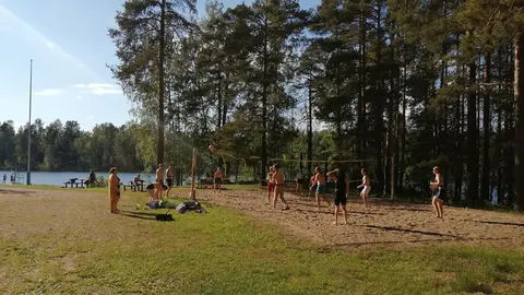 Young Finns enjoying the good weather during the Juhannus weekend. Photo: Foreigner.fi