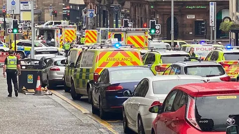 Photo taken with permission from the Twitter feed of @JATV_scotland of police presence in West George Street, Glasgow, as a serious police incident has closed roads in the city centre. Photo: @jatv_Scotland/Twitter/PA Media/dpa - ATTENTION: editorial use only and only if the credit mentioned above is referenced in full